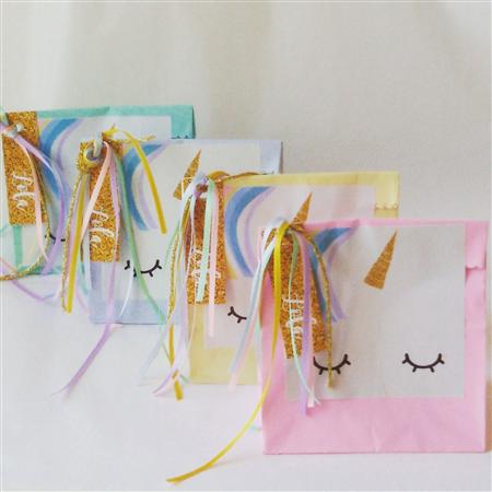 Set bolsitas pastel Unicornio (sticker, cintas y tarjetita) 10u